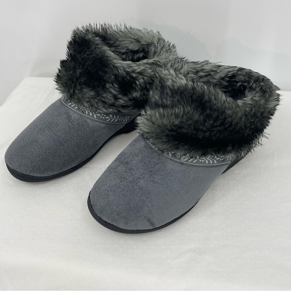 ISOTONER SIZE 8.5-9 Gray Faux Fur Women's Bootie Slippers